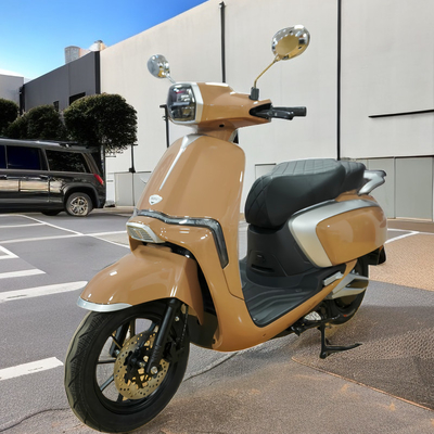 2024 Popular New Model Electric Motorcycle High-Speed Scooter with 72V20AH/32AH 1500W-3000W Power Hot Sale in Quandong